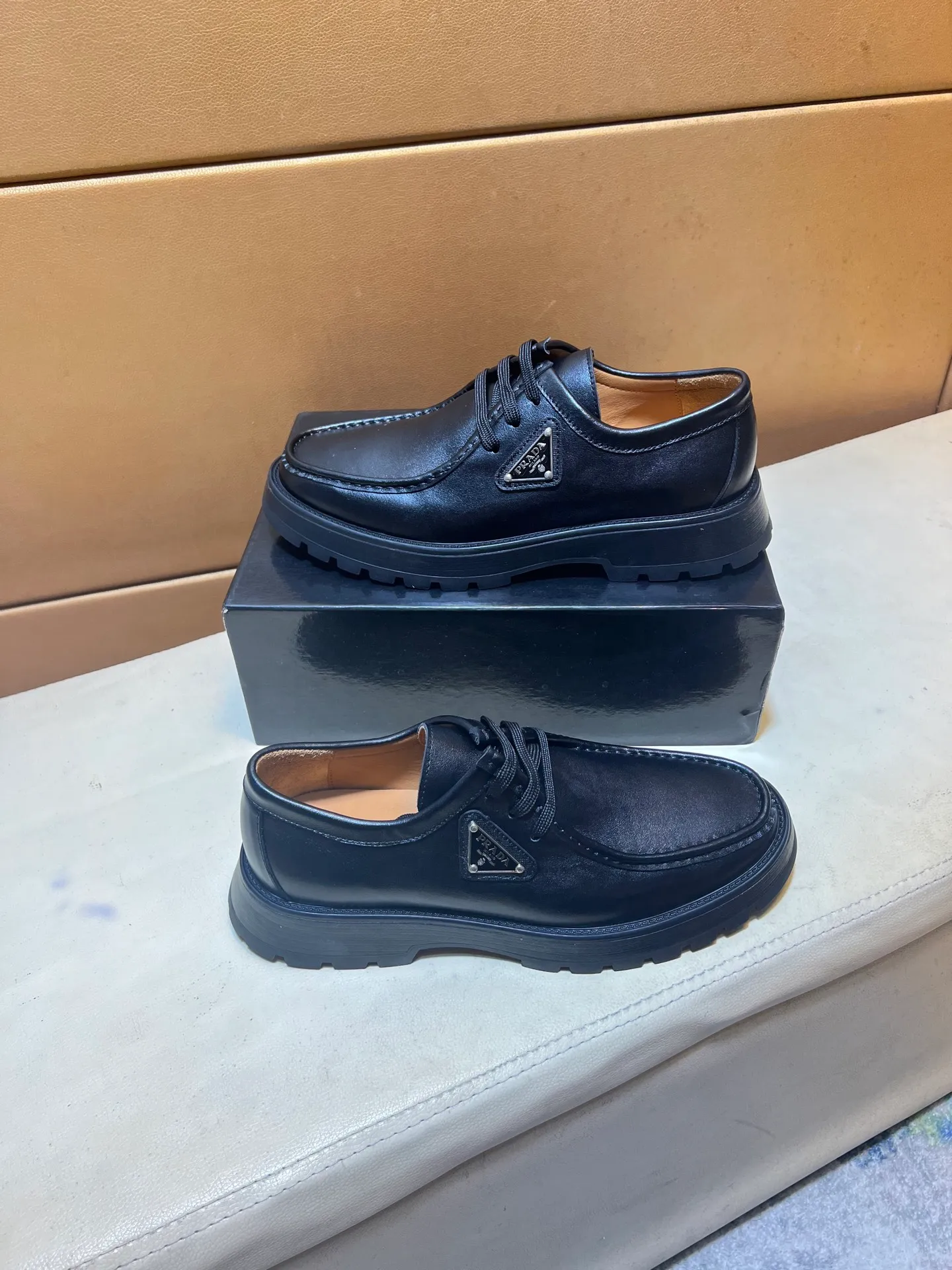 pp440💰👑👑👑 PRADA·PRADA Niuli·Exclusive first release·～Unique modern style sneakers. Counter purchasing 🏃casual leather shoes😍😍 original shiny leather imported from Italy (refuses to discolor and rub feet) soles: original soles specially provided by the original factory, super cool 😍 lace up and walk with wind 👍 style design ⚠️ super comfortable, wear-resistant and non-slip original soles. Just like shooting the real thing🎬The real thing is better. Suitable for outdoor and driving👍Perfect high-quality sneakers, men's shoe size: 38-44